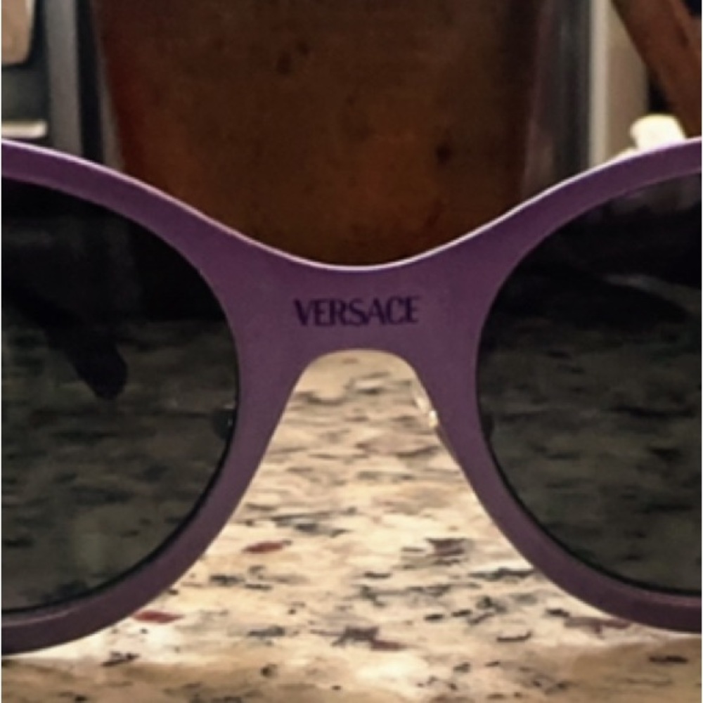 NWOT VERSACE SUNGLASSES IN PURPLE METALLIC w VERSACE on front & logos on sides